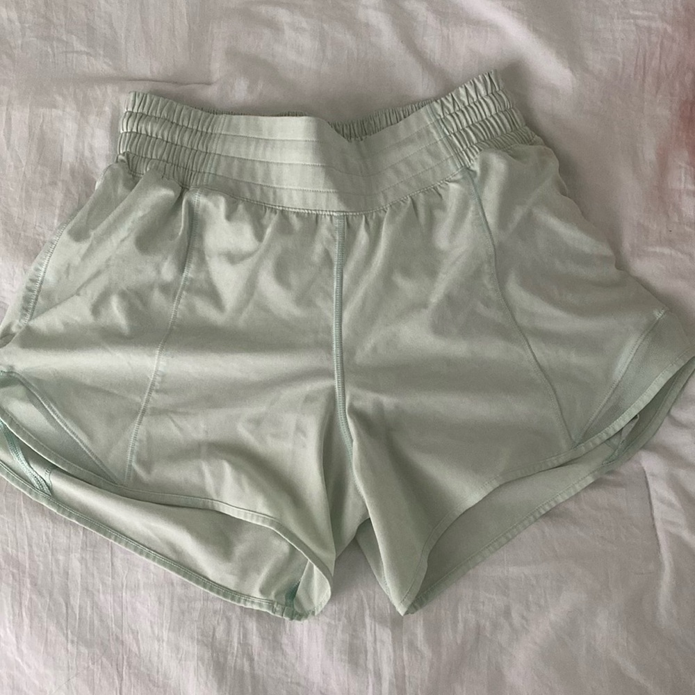 Lululemon hotty hot 4” shorts